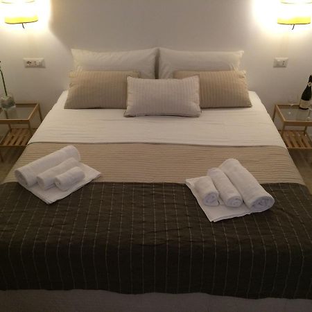Alloggio Turistico Al Colosseo Bed & Breakfast Рим Екстериор снимка